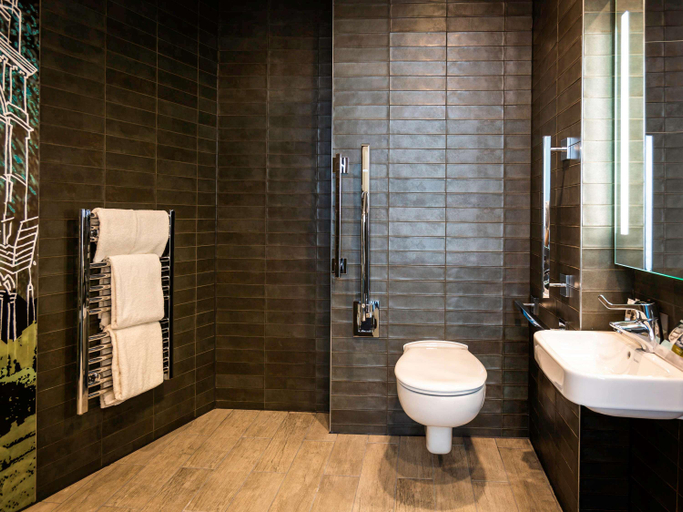 Bathroom 4, Mercure Bridgwater Hotel, Somerset