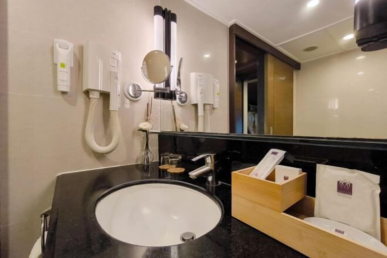 Bathroom 25