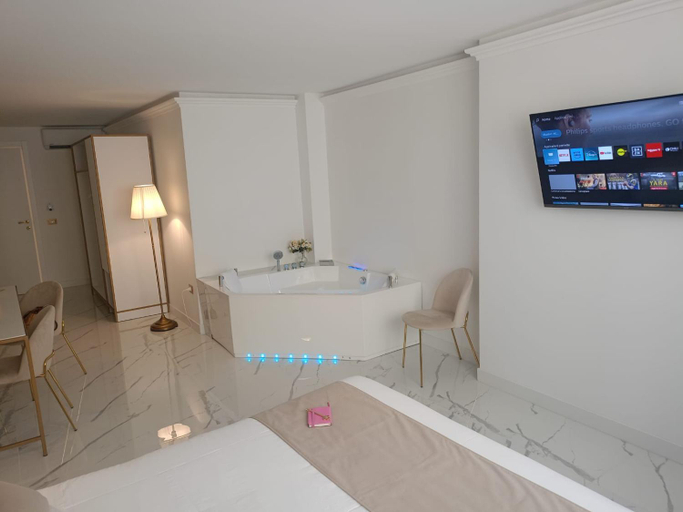 Others 3, Secrete Suites, Cagliari