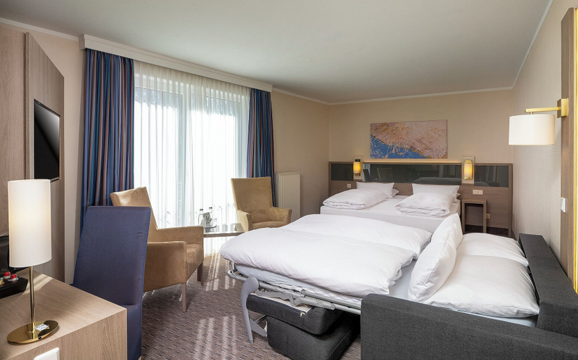 Bedroom 4, Parkhotel Berghoelzchen, Hildesheim