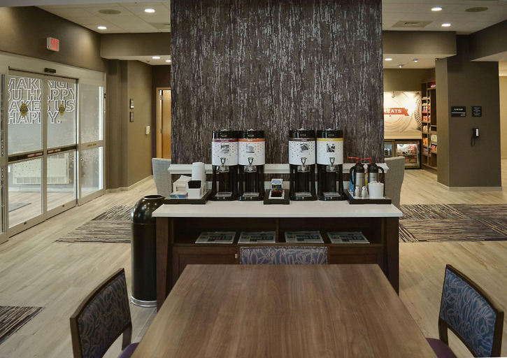 Food & Drinks 5, Hampton Inn & Suites Philadelphia/Media, Delaware