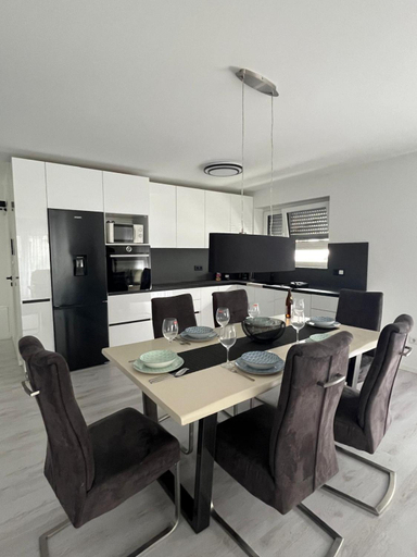 Others 4, Monteurwohnung & Business Apartment mit Terrasse & Parkplatz in Reutlingen EG, Reutlingen