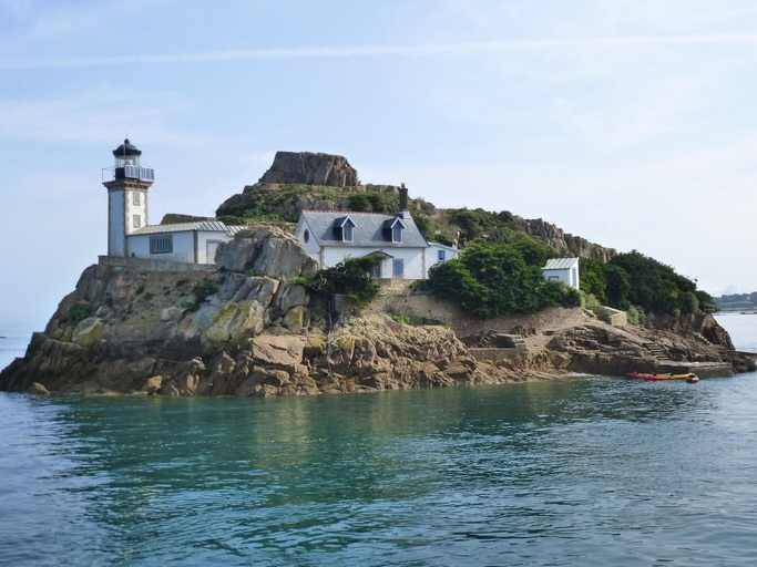 Others 5, Holiday Home in Primel near Sandy Beach, Finistère