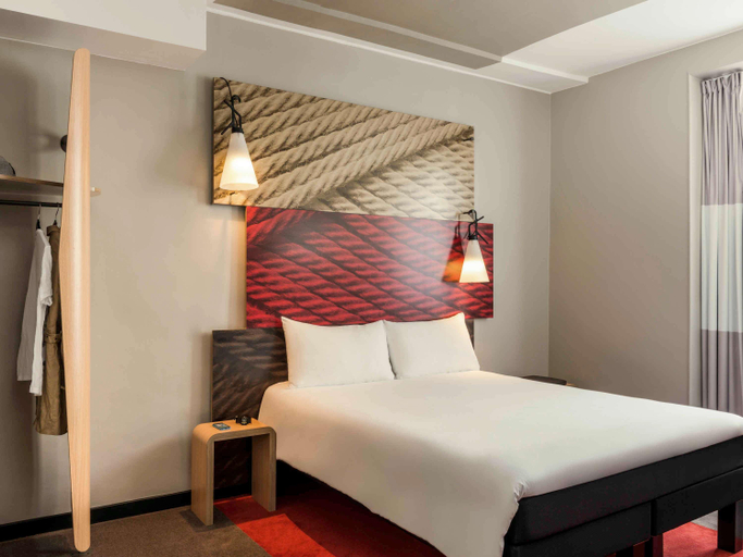 Bedroom 3, ibis Paris Avenue de la Republique, Paris