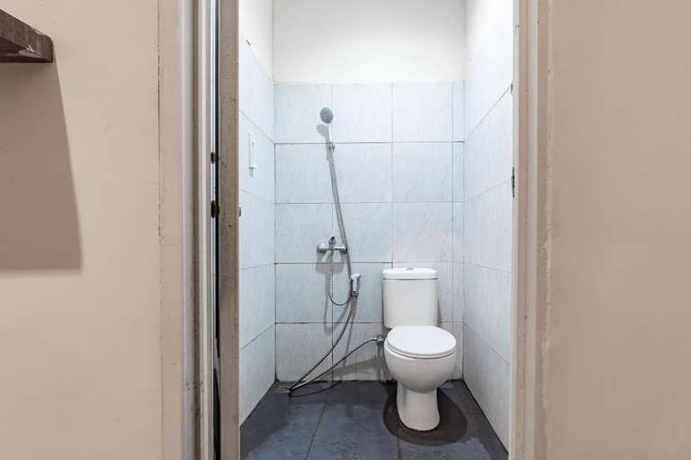 Bathroom, Hotel O Bidara Guest House Syariah, Mojokerto