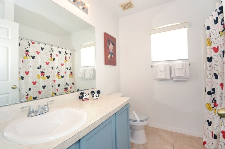 Bathroom 4, Beautiful 5 Bedroom Home With Large South-facing Pool, Polk
