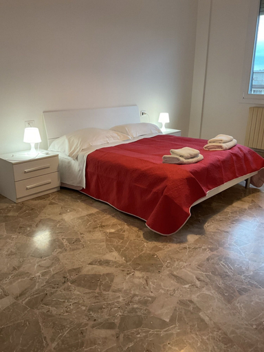 Bedroom 2, Coach 82, Florence