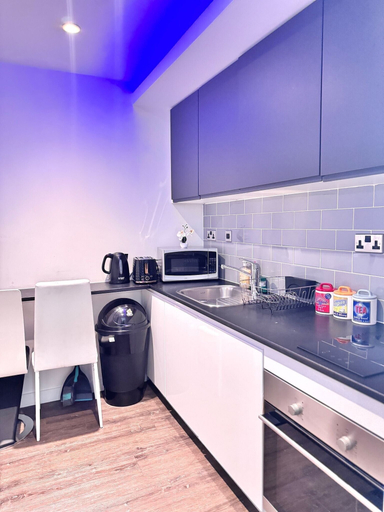 Private kitchen, Sheffield Centre - Modern 1BR Apartment - Sleeps 3, Sheffield