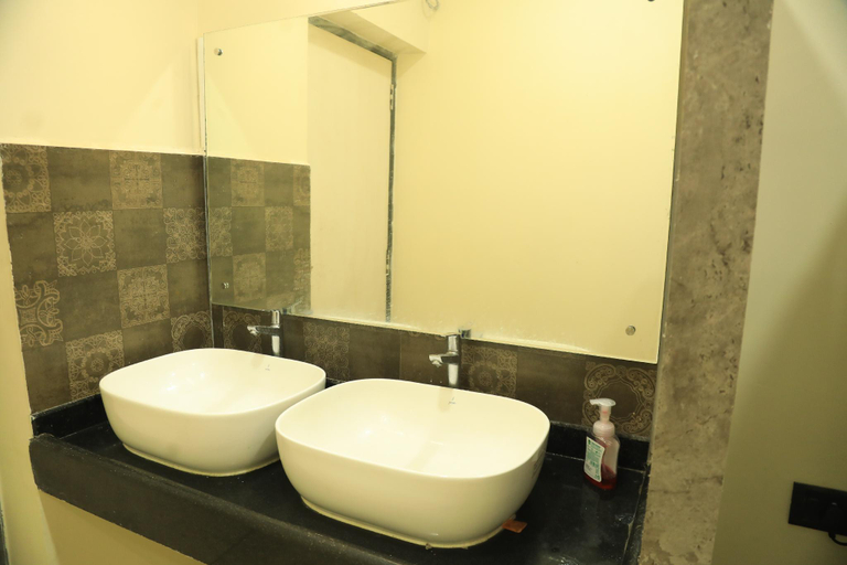 Bathroom 5, Kansone Hotel And Banquets, Kancheepuram