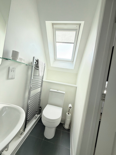 Bathroom 4, Oxford Guest House, Oxfordshire