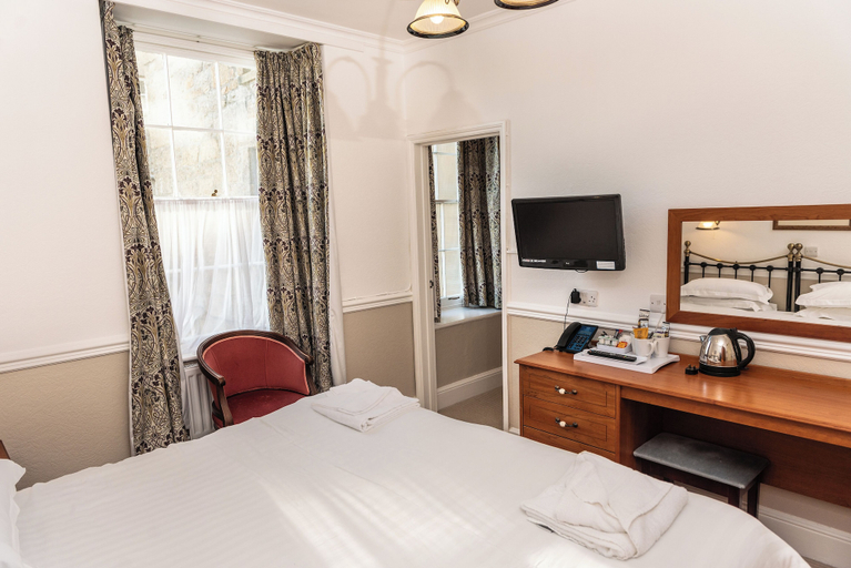 Bedroom 4, The Queens Hotel, Cornwall