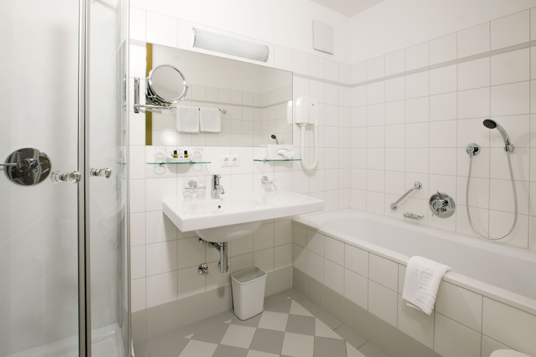 Bathroom 5, Richard Löwenherz, Krems an der Donau Land