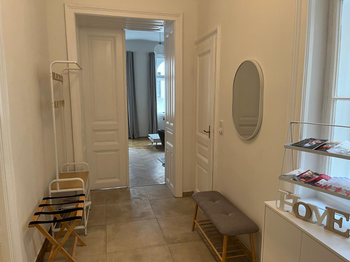 Others 4, Großzugiger Wiener Altbau gleich neben Schonbrunn, Wien