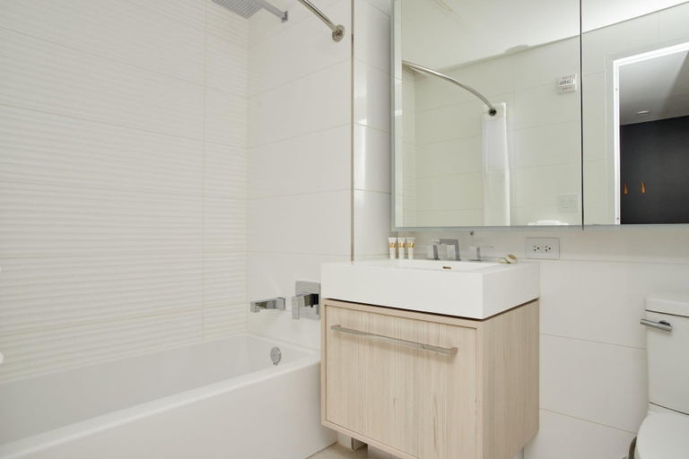 Bathroom 4, Sonder Battery Park, New York
