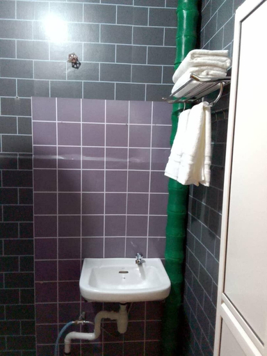 Bathroom 3, La Mamasita Hostel, Malacca City