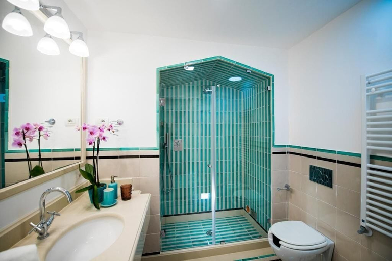 Bathroom 4, Punta Regina, Salerno