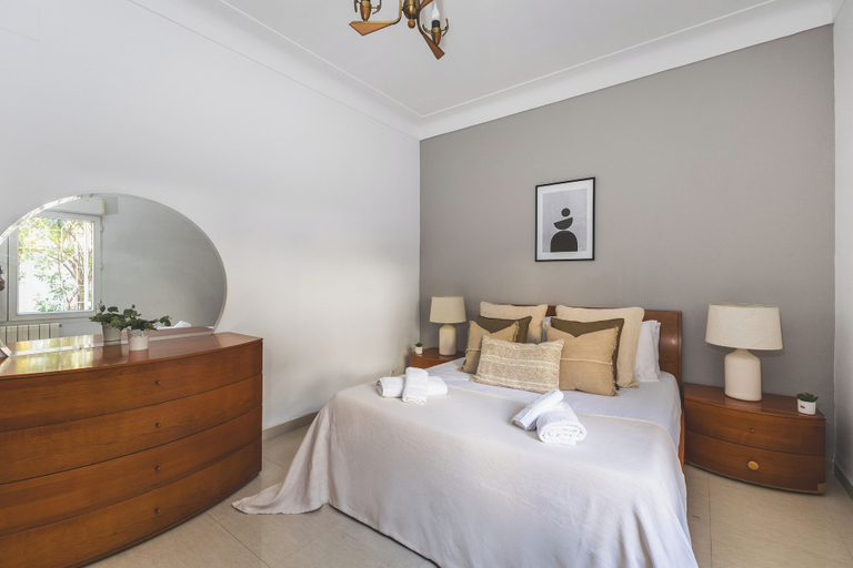 Bedroom 2, Charmant Appartement au Cœur d'Hydra, El Achour