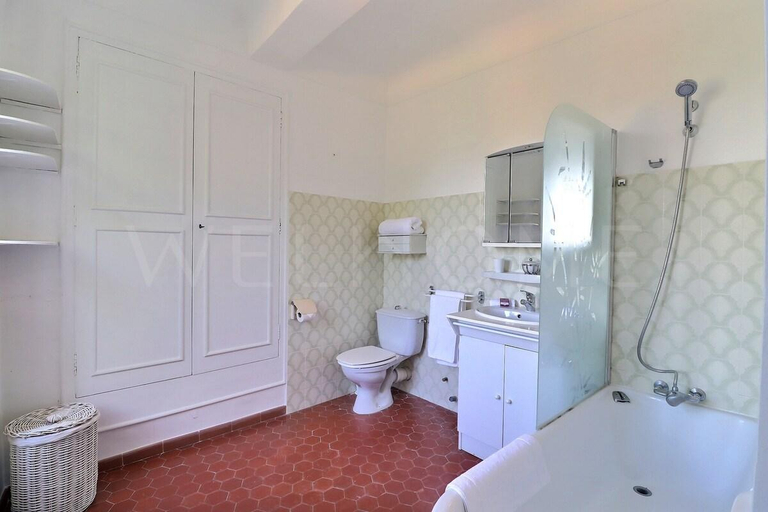 Bathroom 4, Bastide de l'Esclat - Piscine - Champs de Lavandes, Vaucluse