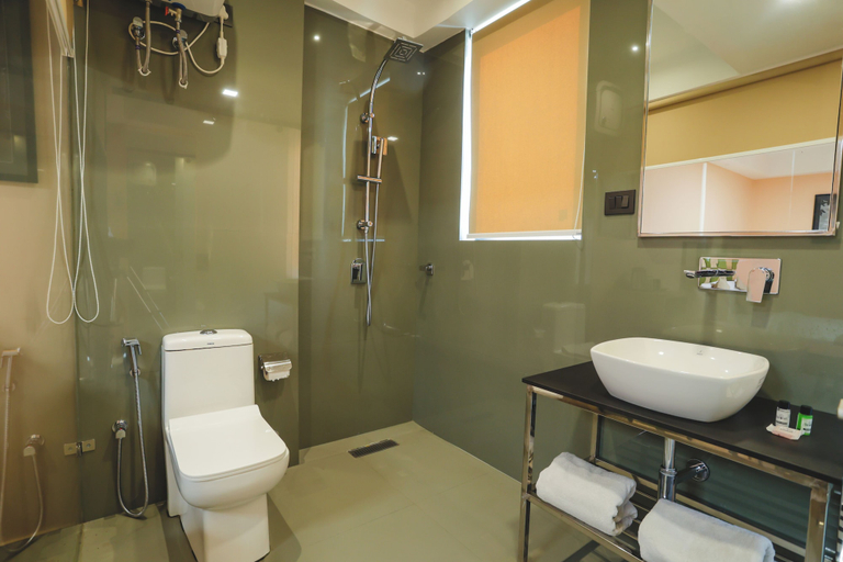 Bathroom 4, Hotel Dodas Palace, Jaipur