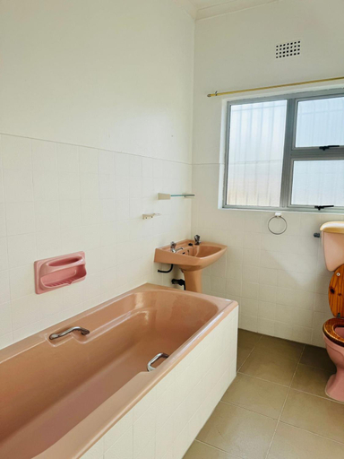 Others 5, Leisure Lodges Middle Room, City of Cape Town