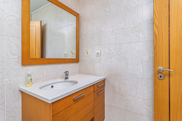 Bathroom 4, Stylish Stay in Lisbon-Scenic Views, Loures