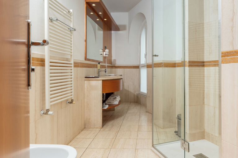 Bathroom 4