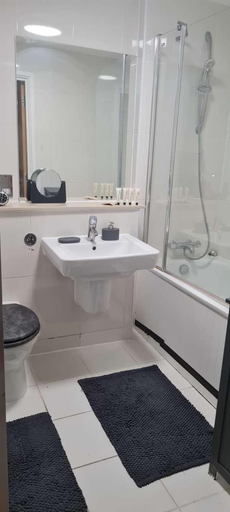 Others 3, Immaculate 1-bed Apartment in Milton Keynes, Milton Keynes