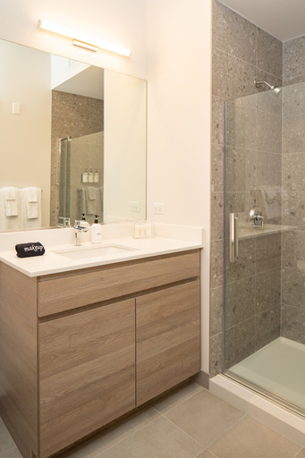 Bathroom 4, Kasa River North Chicago, Cook