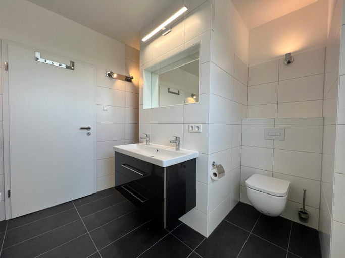 Bathroom 3, Monteurs- oder Ferien- Wohnung in Magdeburg!, Magdeburg