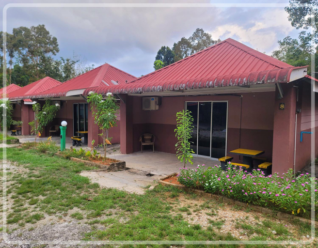 Others 4, Lata Bayu Chalet - Waterfall & River with Kids Pool, Baling