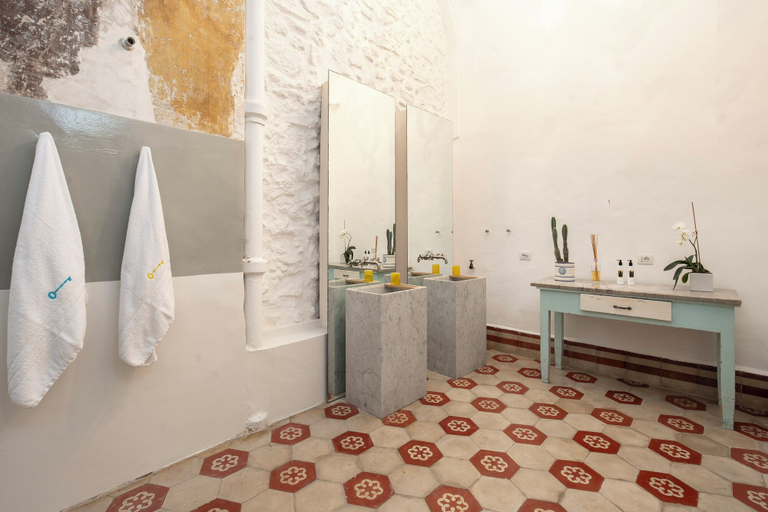 Bathroom 5, Capri Kronos Design Suites, Napoli