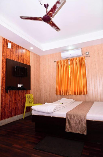 Bedroom 2, DhamStay Hotel Aradhya Near Beach Puri, Puri