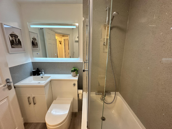 Bathroom 3, No56 - 2-bed Boutique Apartment - Hosted by Hutch Lifestyle, Warwickshire