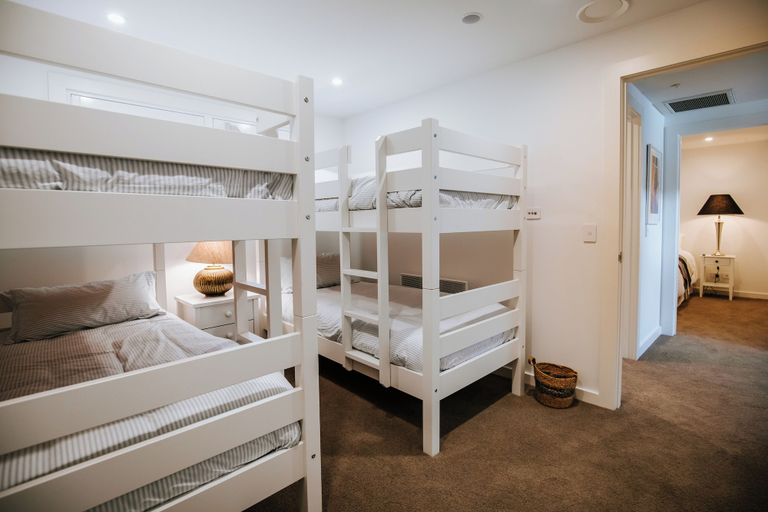 Bedroom 2, Nautilus - Sleeps 8 - Lake Views, Queenstown-Lakes