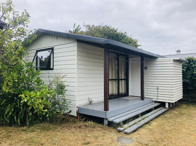 Exterior & Views 2, 1 double and 1 sofa bed Garden Chalet, Waitakere