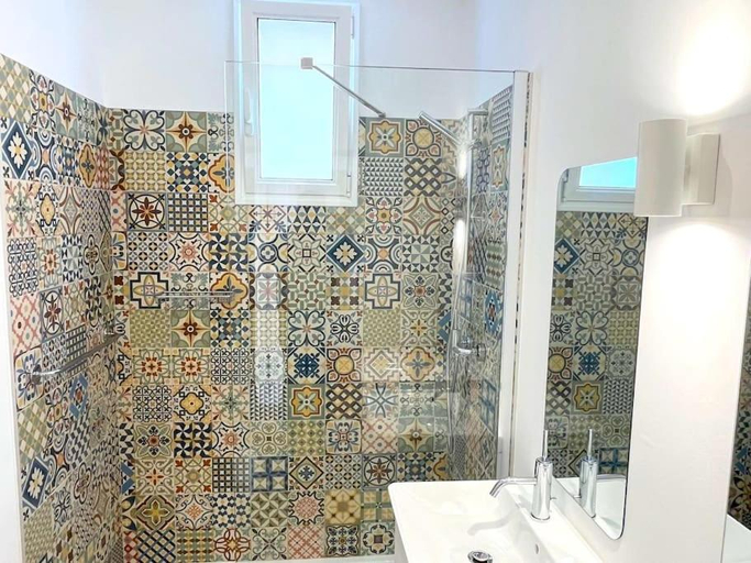Bathroom, Casa da Porta Azul, Funchal