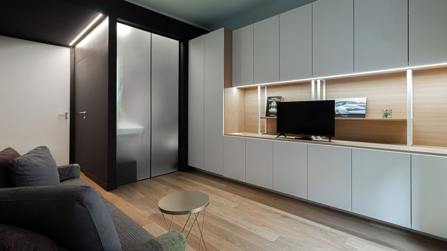 Others 5, Italianway - Tadino 17, Milano