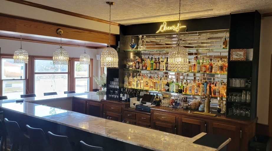 Food & Drinks 5, Garfield Inn, Huron