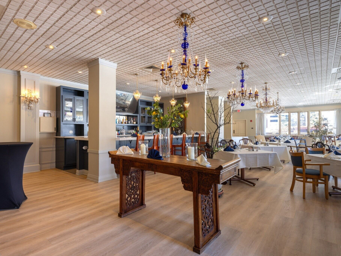 Food & Drinks, The Gem Museum Suites, Cook