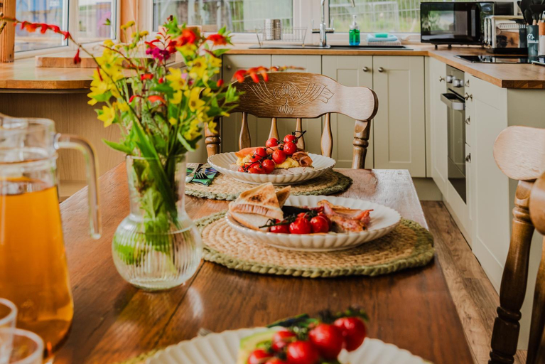 Food & Drinks 4, Old Kyle Farm - Stunning Views - 2 mins from Skye Bridge, Highland