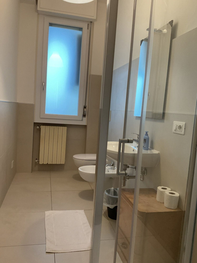 Bathroom, Coach 82, Florence