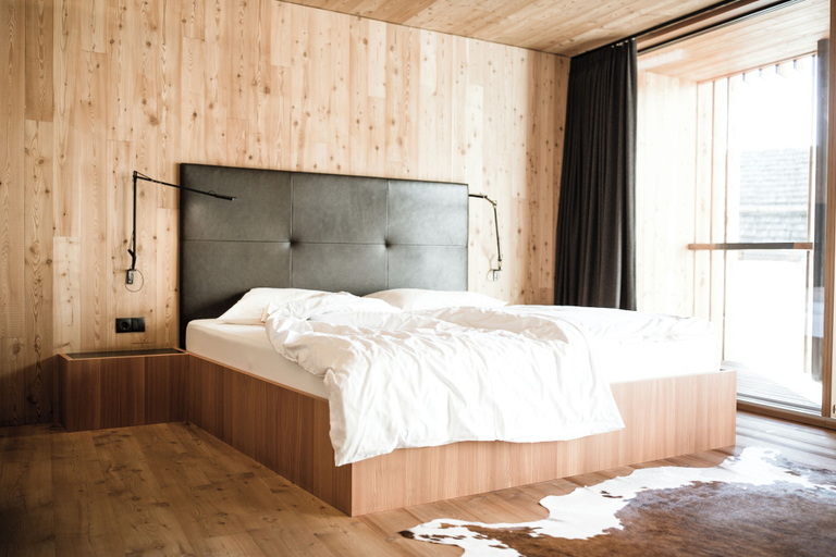 Bedroom 4, Hotel Weisses Kreuz, Bolzano