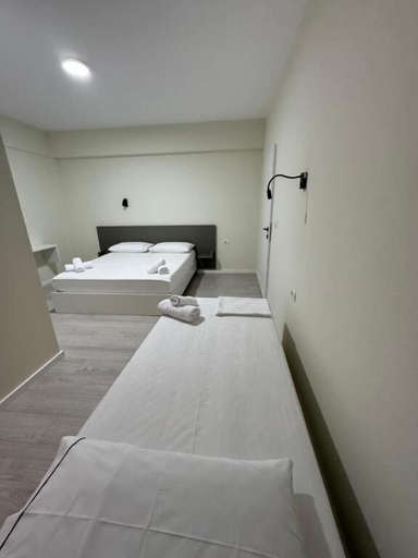 Others 5, Meraki Rooms, Sarandës