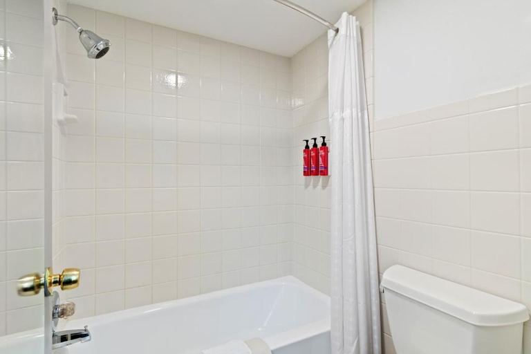 Bathroom, Surestay Studio By BW Paradise Lancaster County, Lancaster