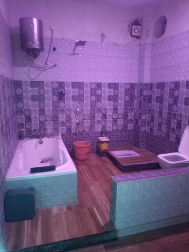 Bathroom 3, White house, Mandsaur