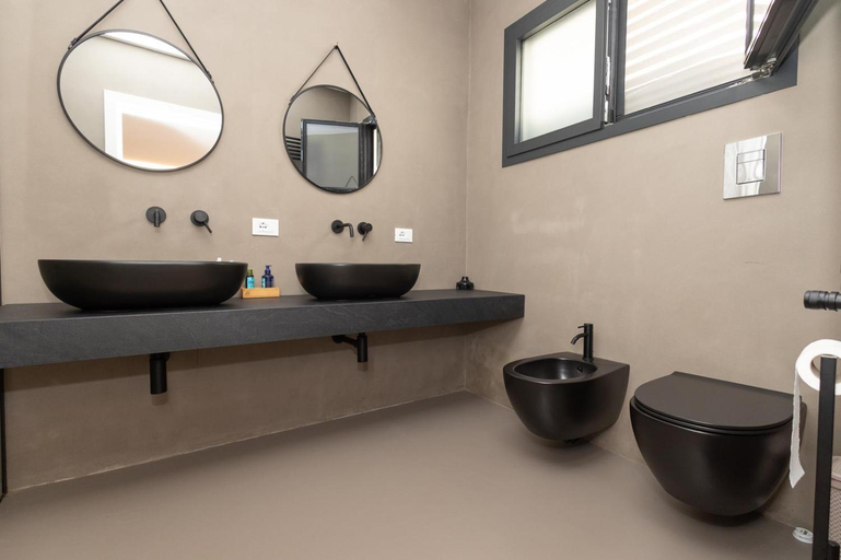 Bathroom 2, Mondello Addaura Addisio Suite, Palermo