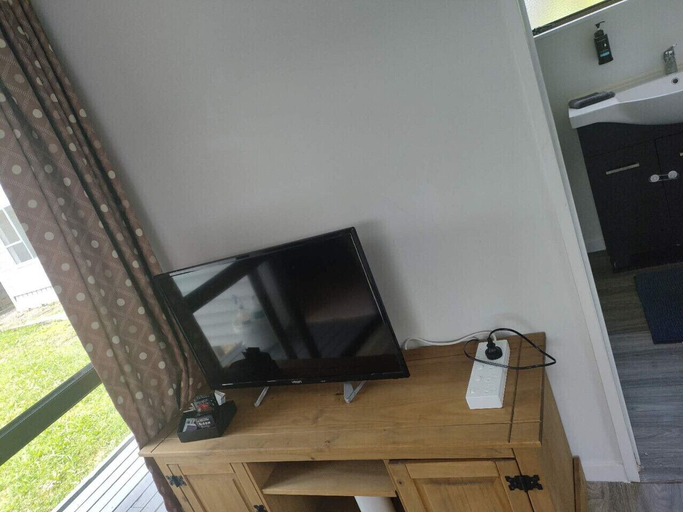 Others 4, 1 double and 1 sofa bed Garden Chalet, Waitakere