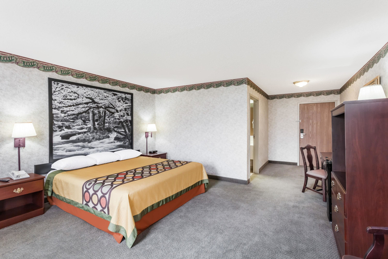 Bedroom 2, Super 8 by Wyndham Erwin, Unicoi