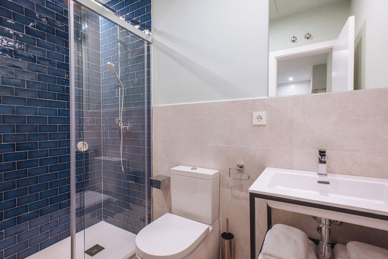 Bathroom 5, Sercotel Sevilla Guadalquivir Suites, Sevilla