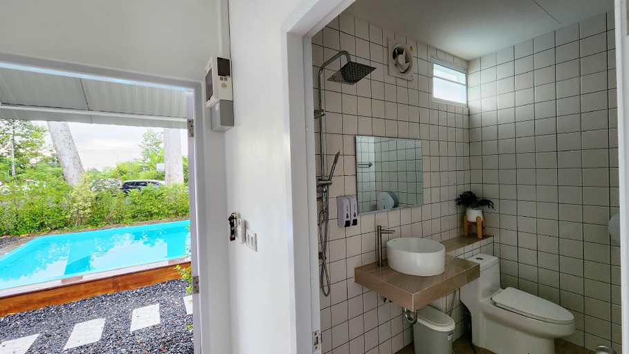 Bathroom 3, Baan Lam Farmstay and Cafe, Wihan Daeng